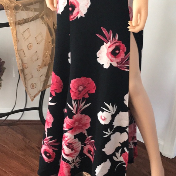 Beautiful maxi floral dress - Picture 3 of 4